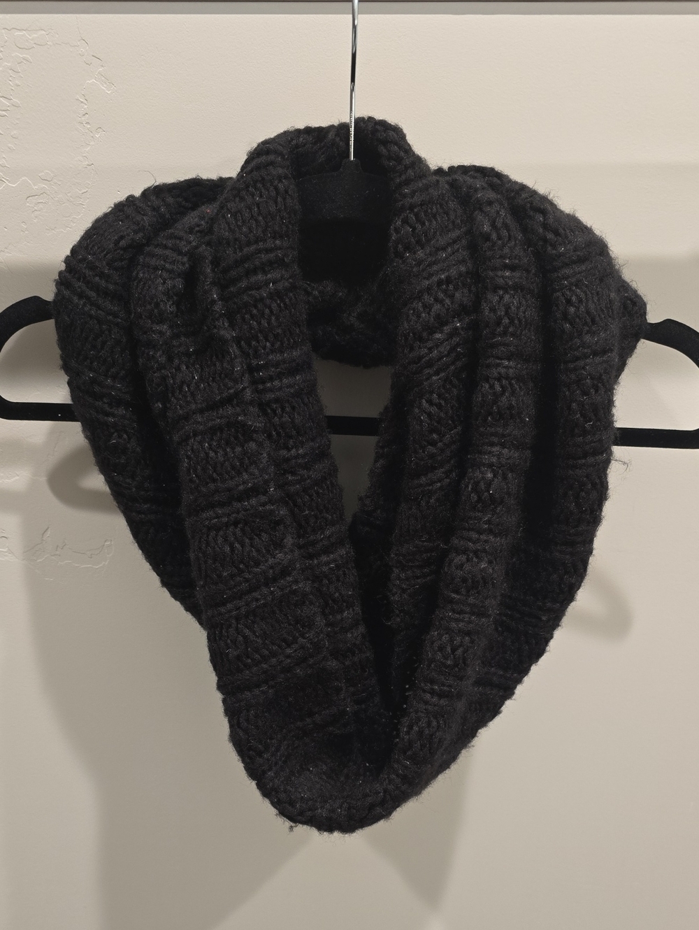 Steve Madden Black w/ a Tint Of Silver Metallic Knit Infinity Scarf